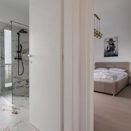 Panoramic Bliss Apartment