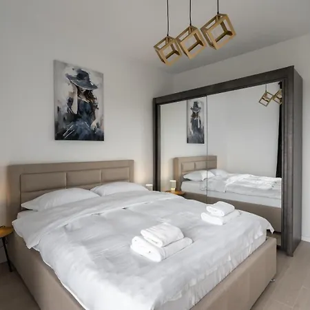 Panoramic Bliss Apartment